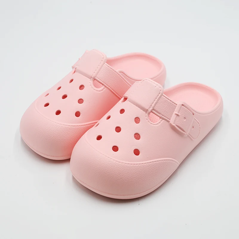 چرا دمپایی سوراخ دار برای راحتی و استایل به کفشی ضروری تبدیل می شود؟