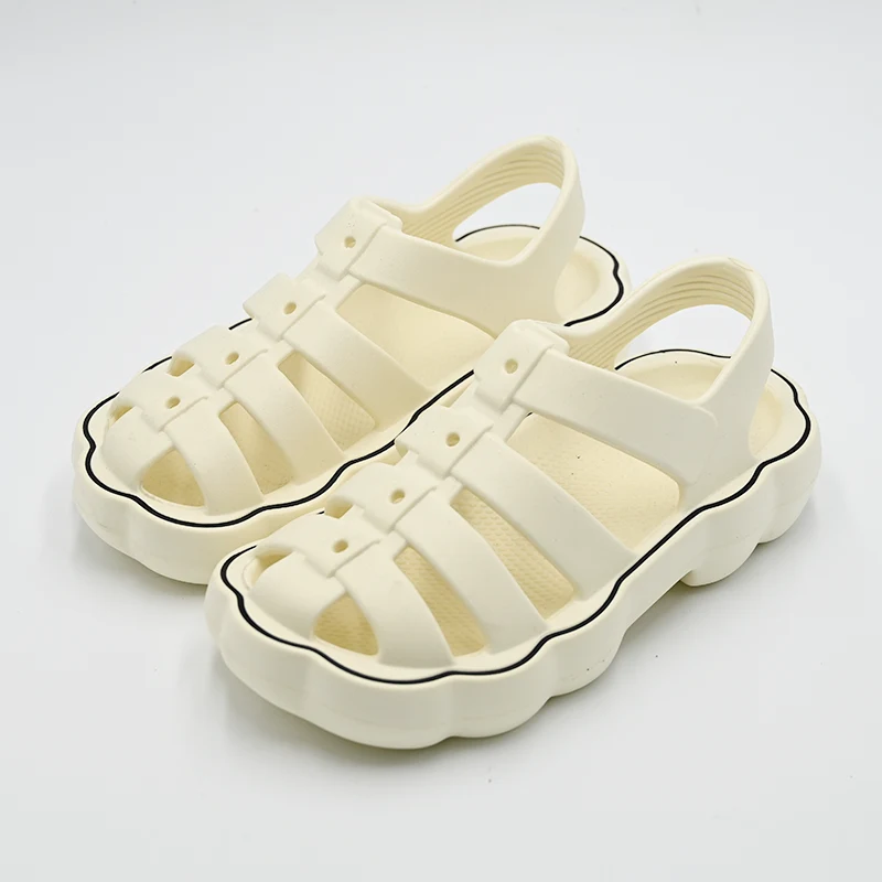 چرا دمپایی رومی تبدیل به ترند کفشی شده است که همه از آن صحبت می کنند؟